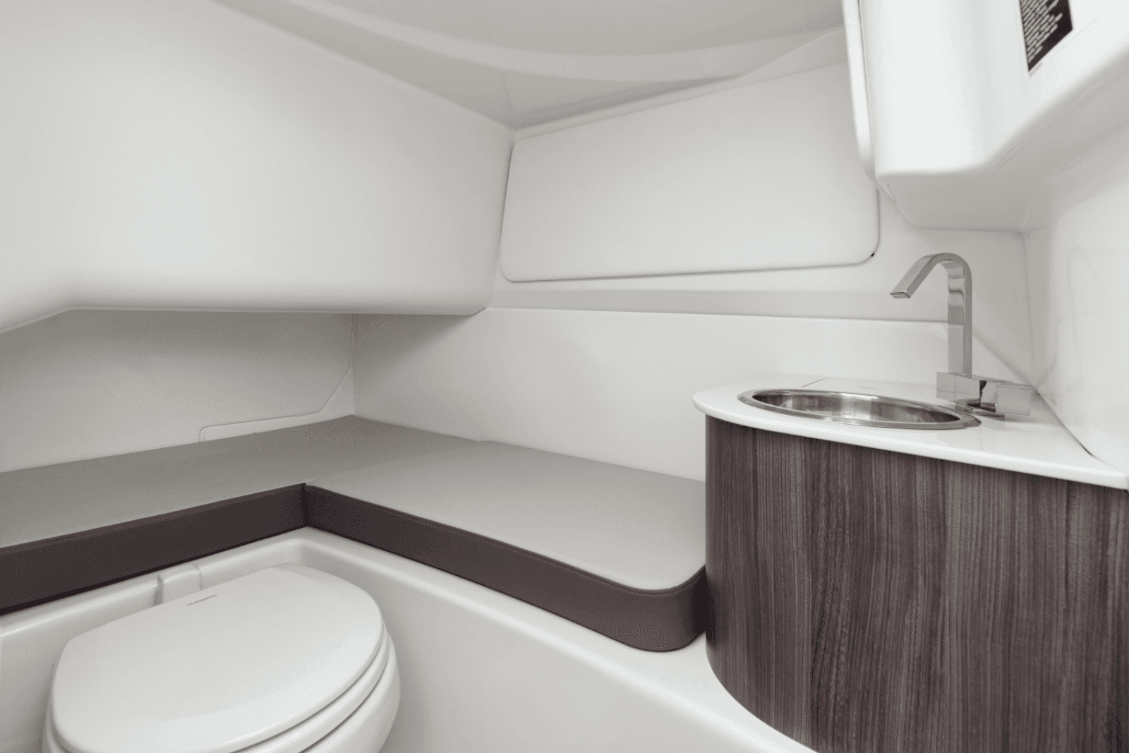 2025 Sea Ray SDX 270 Outboard