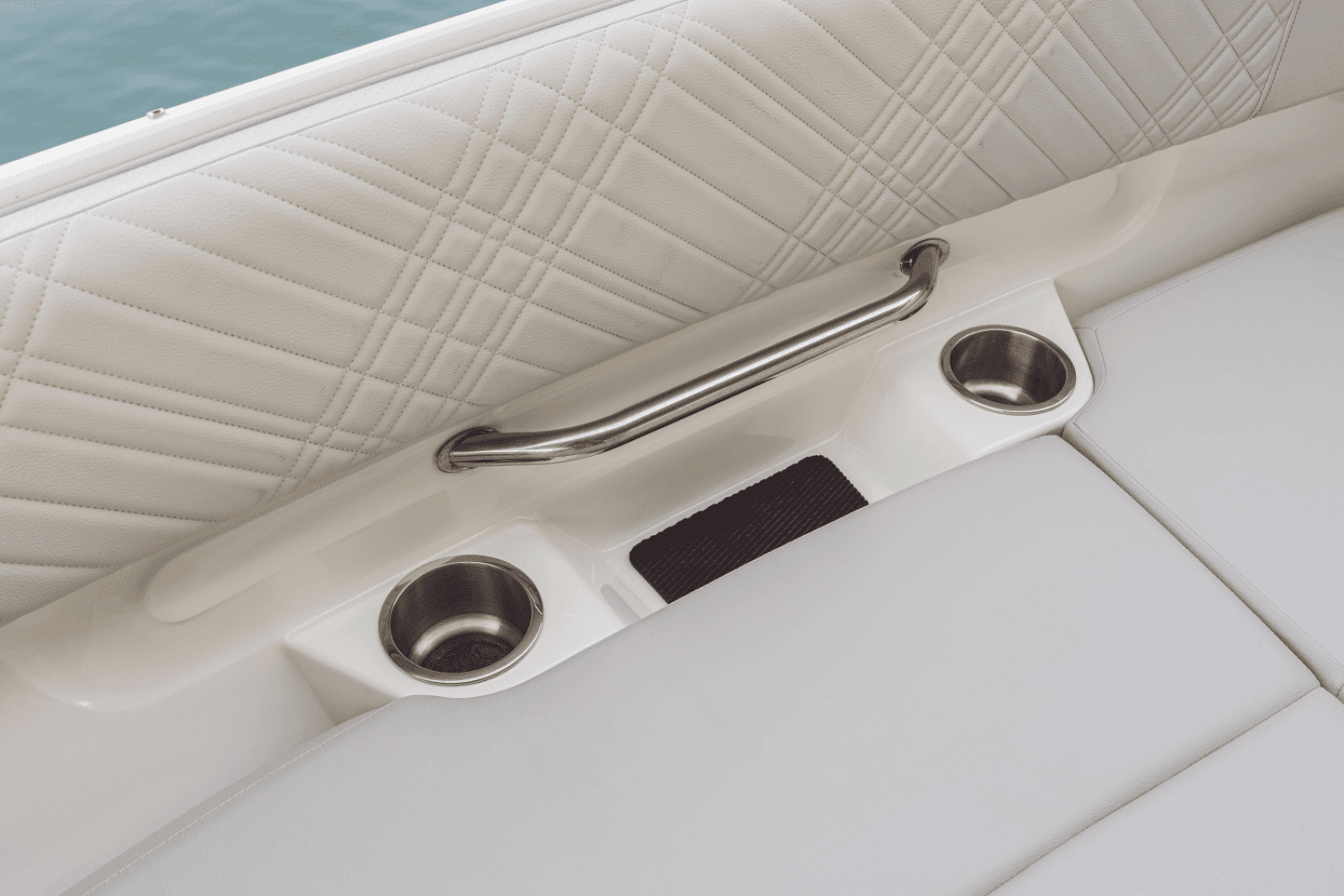2025 Sea Ray SDX 270 Outboard
