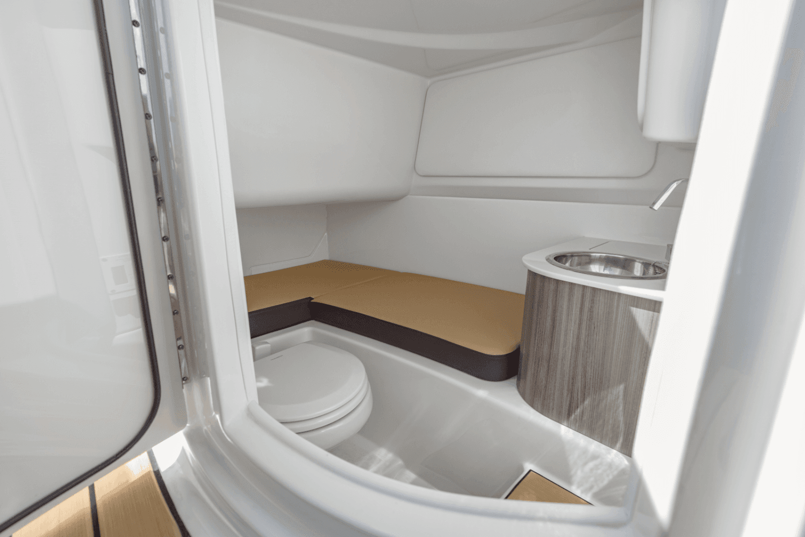 2025 Sea Ray SDX 270 Outboard
