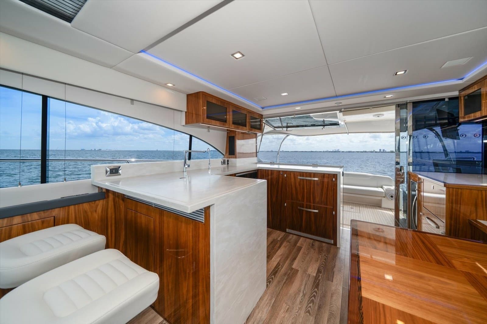 2023 Riviera 5400 Sport Yacht
