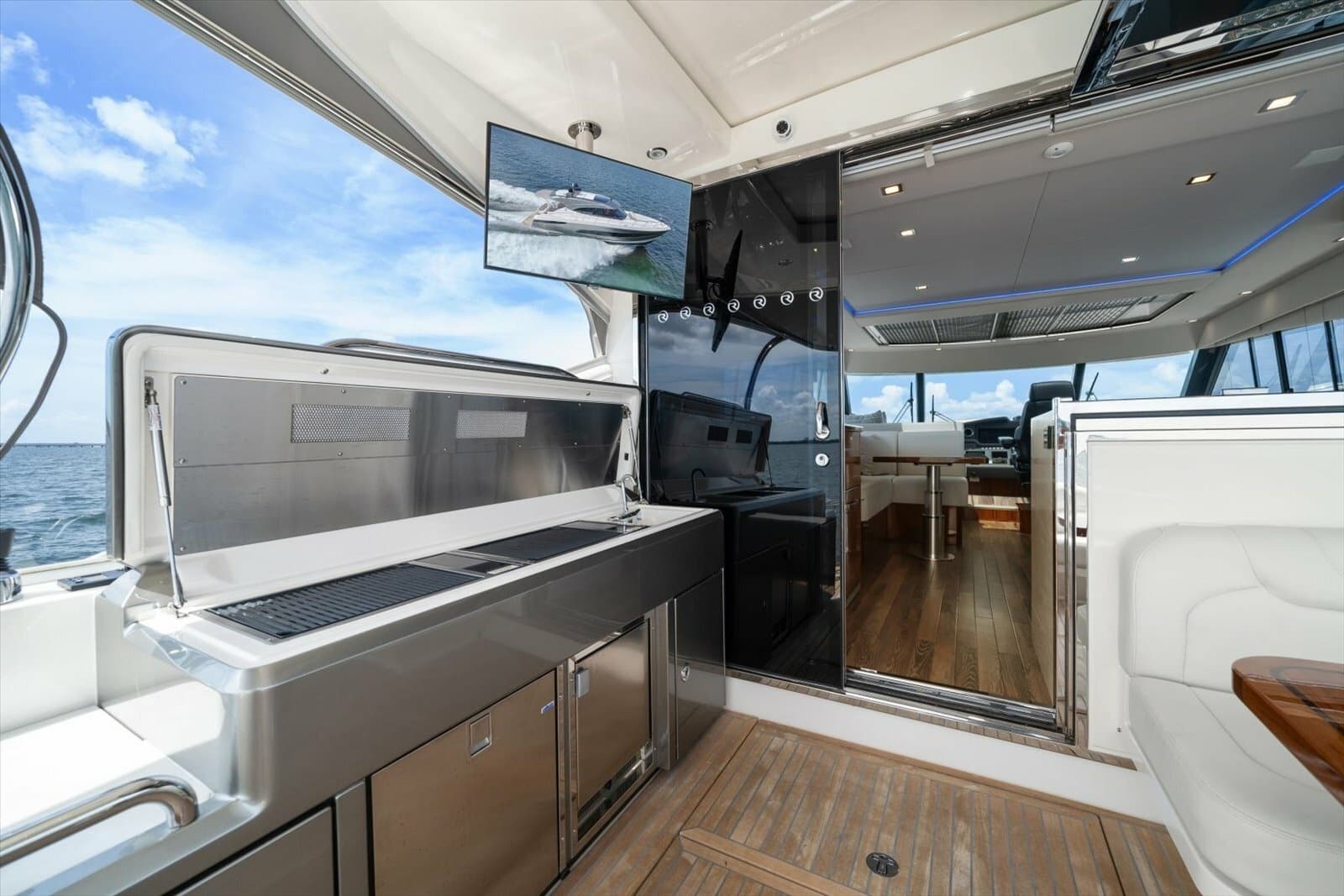 2023 Riviera 5400 Sport Yacht