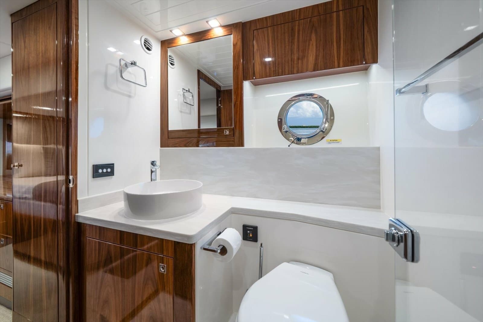2023 Riviera 5400 Sport Yacht