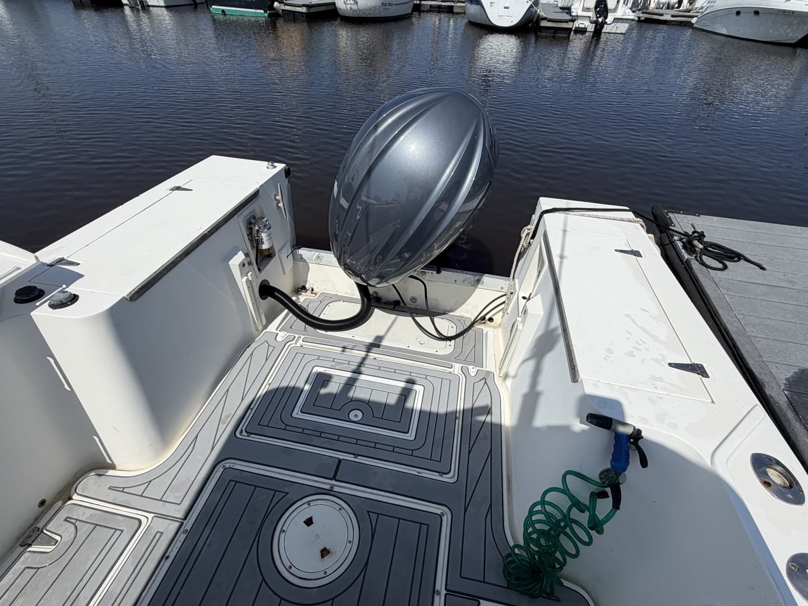 1990 Mako 261 Center Console