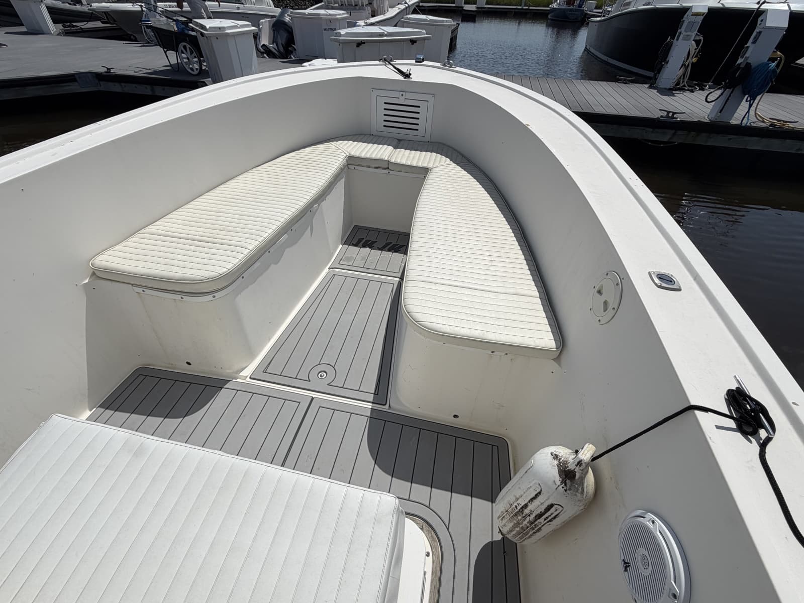 1990 Mako 261 Center Console