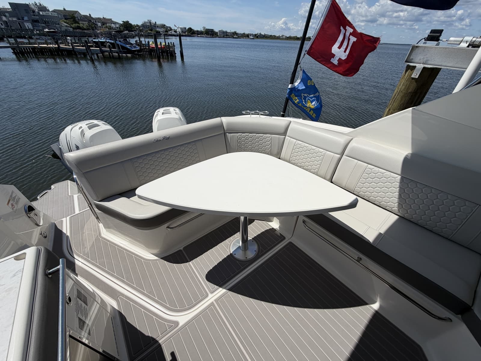 2023 Sea Ray 320 Sundancer