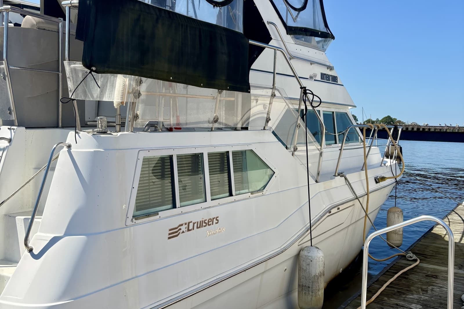 1997 Cruisers Yachts 3950