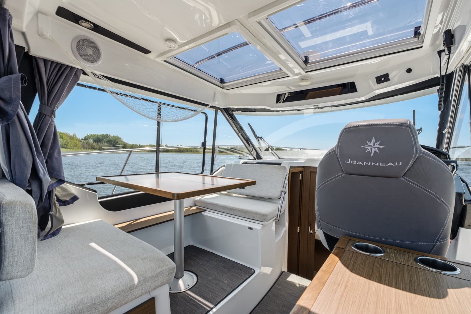 2021 Jeanneau NC 895
