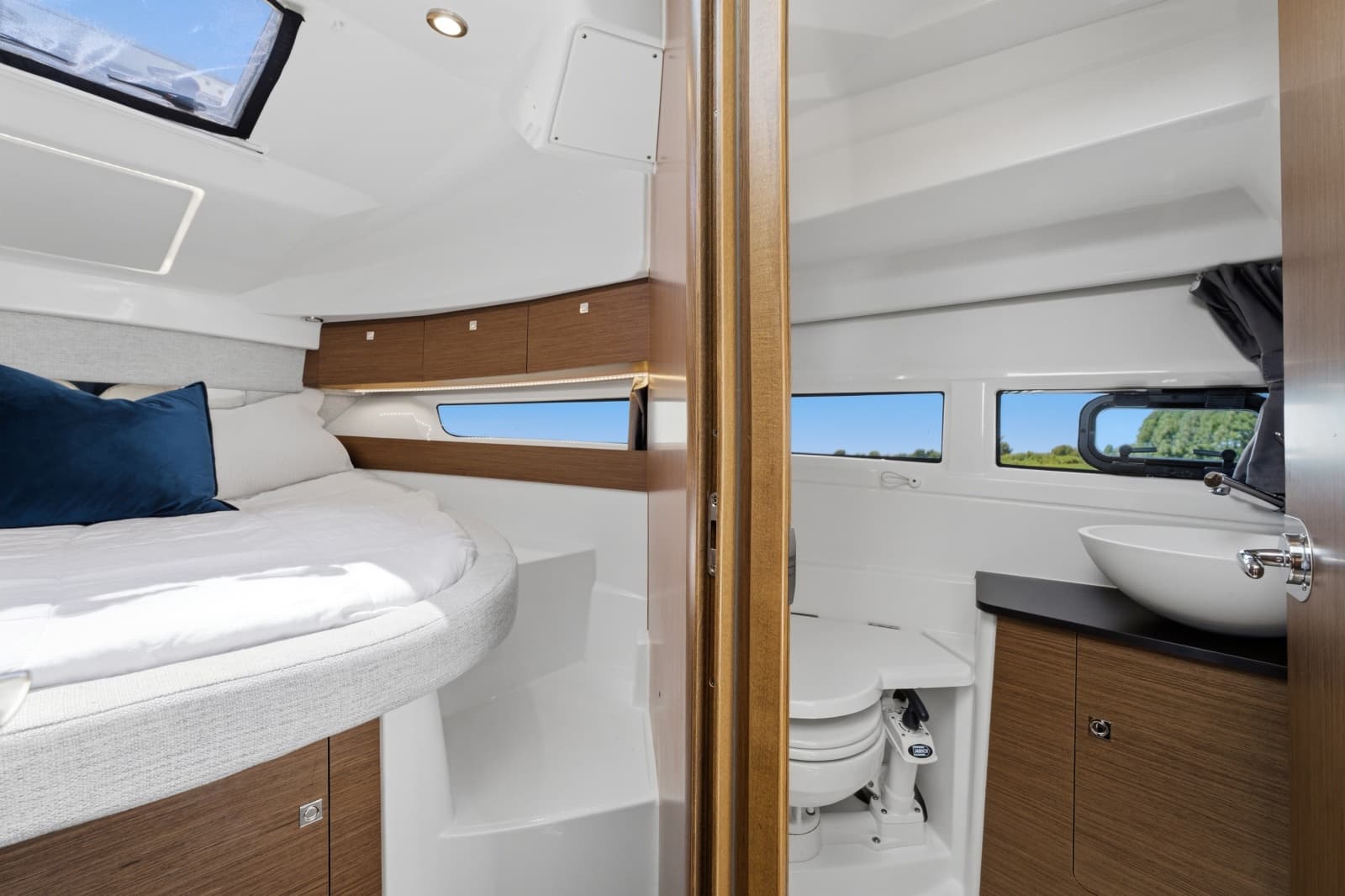 2021 Jeanneau NC 895