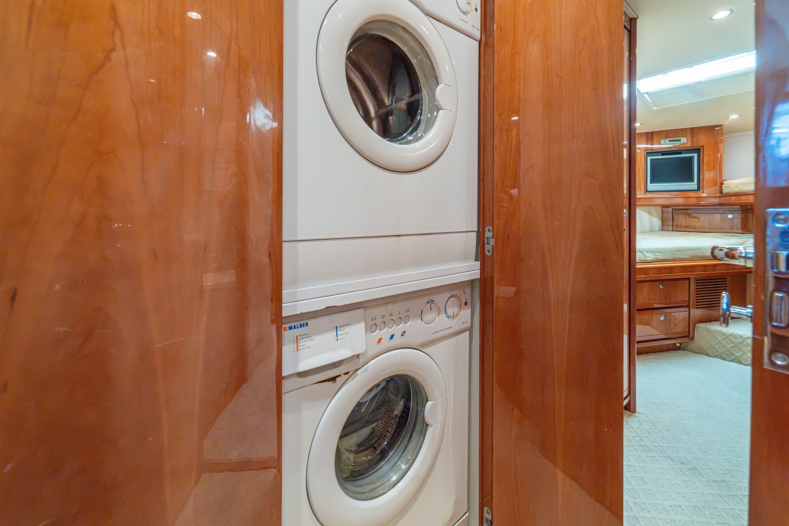 2004 Bertram 570 Convertible