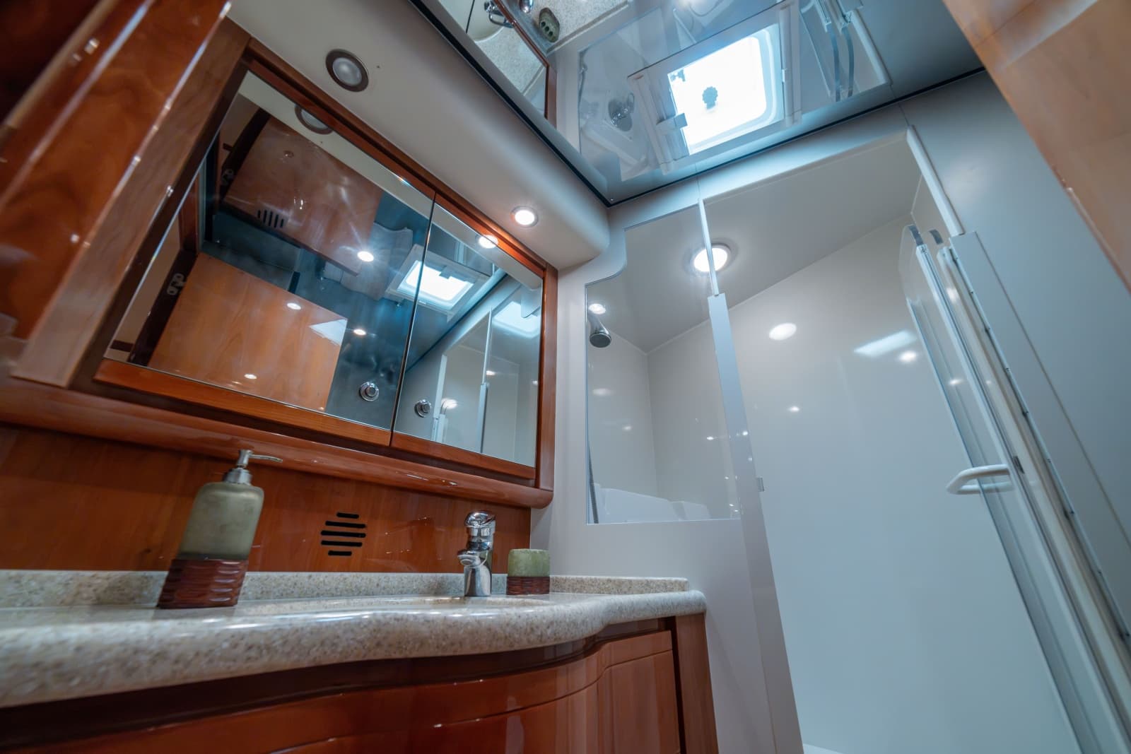 2004 Bertram 570 Convertible