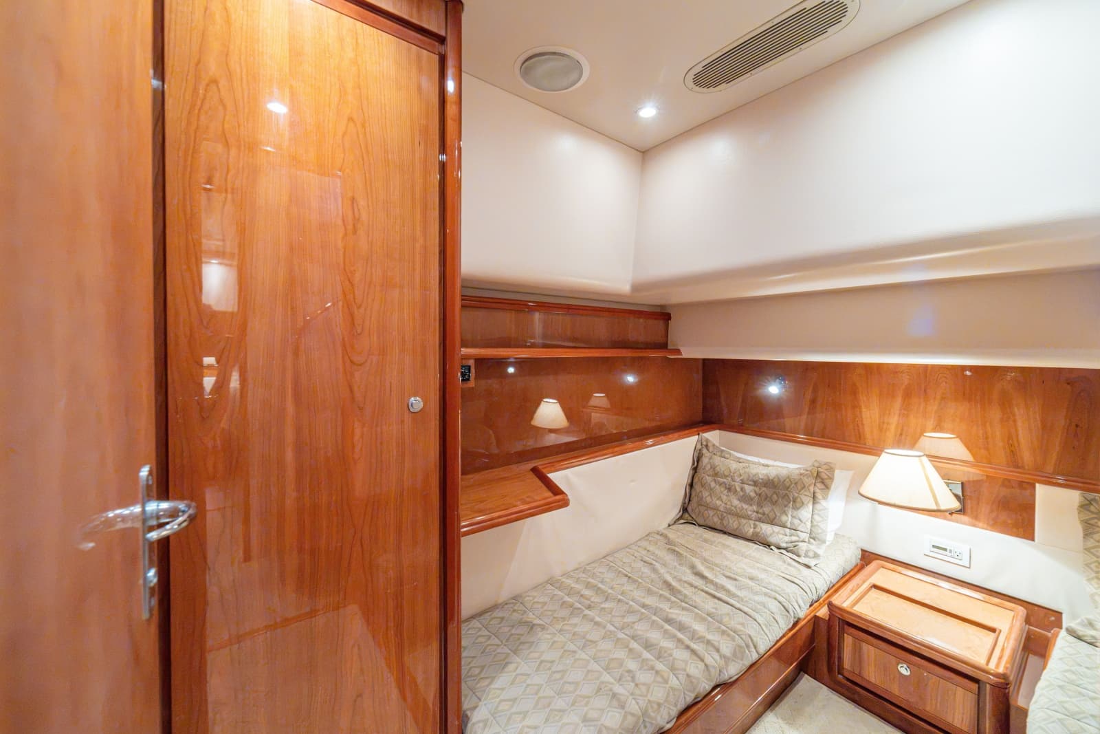 2004 Bertram 570 Convertible