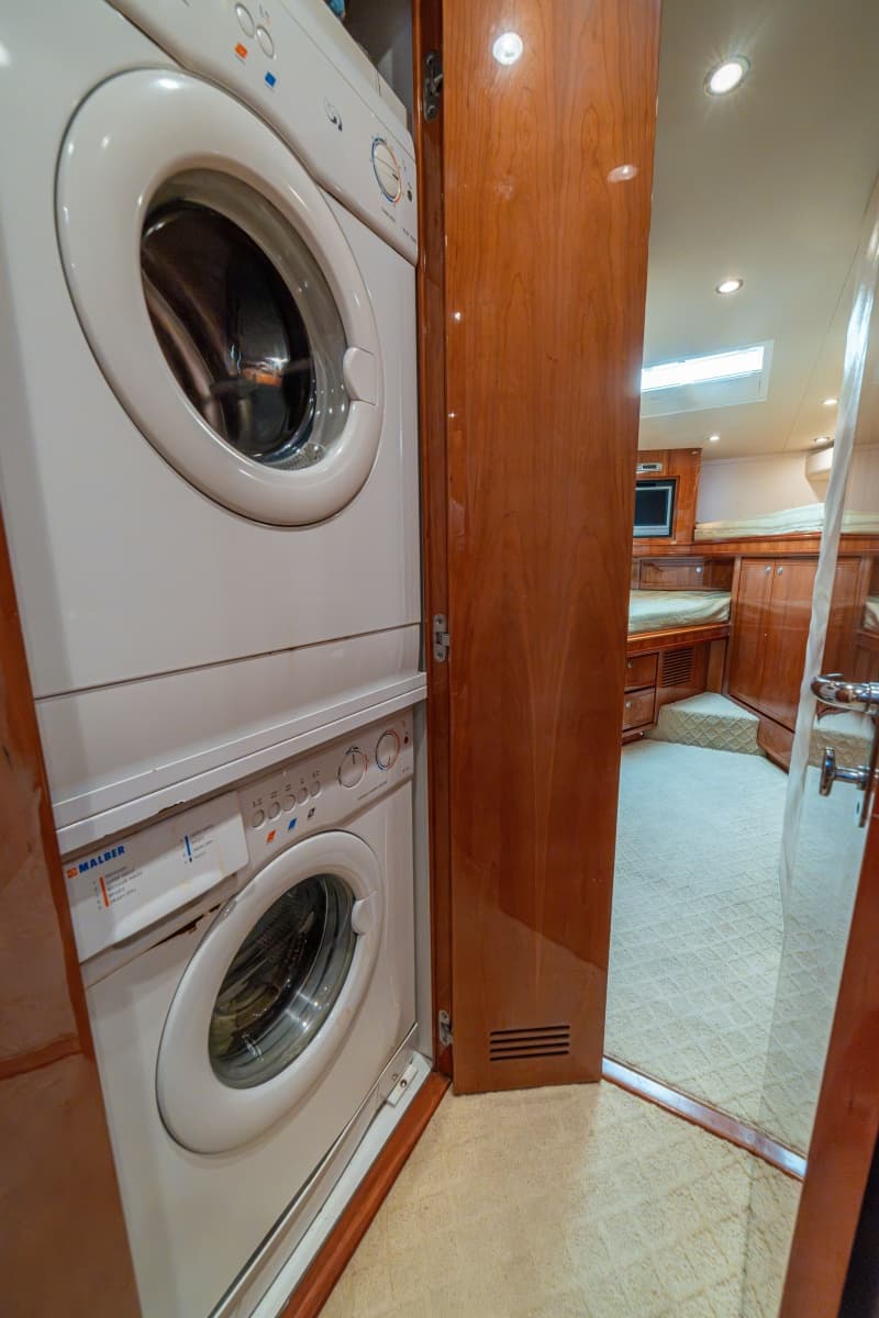 2004 Bertram 570 Convertible