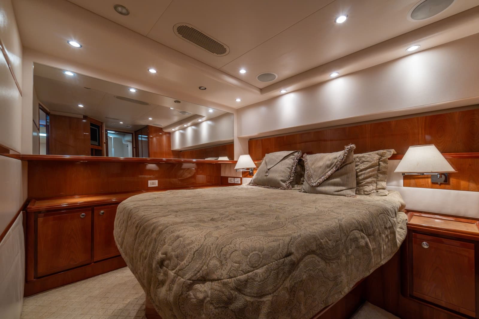 2004 Bertram 570 Convertible