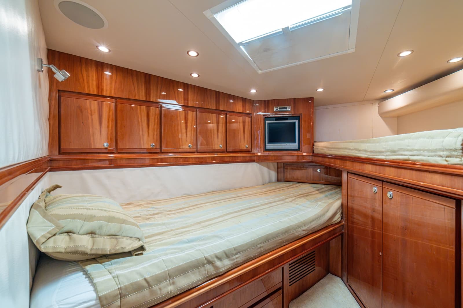 2004 Bertram 570 Convertible