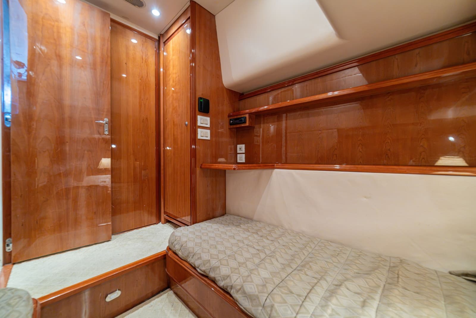 2004 Bertram 570 Convertible