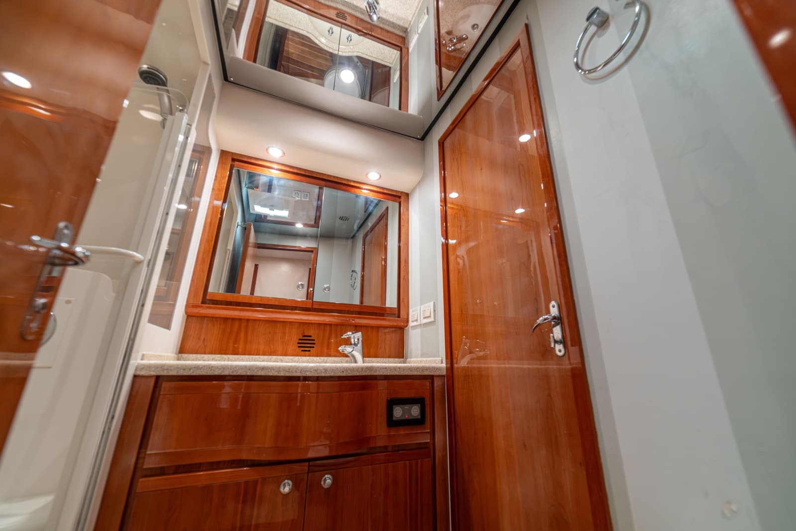 2004 Bertram 570 Convertible