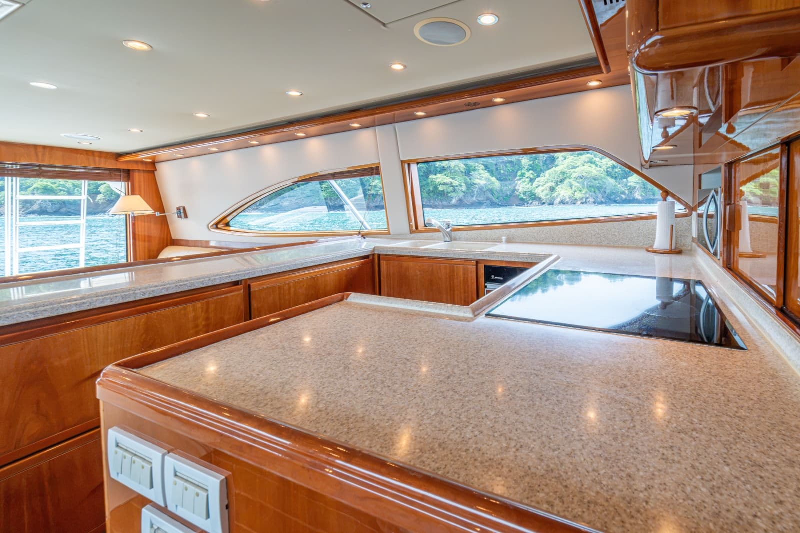 2004 Bertram 570 Convertible