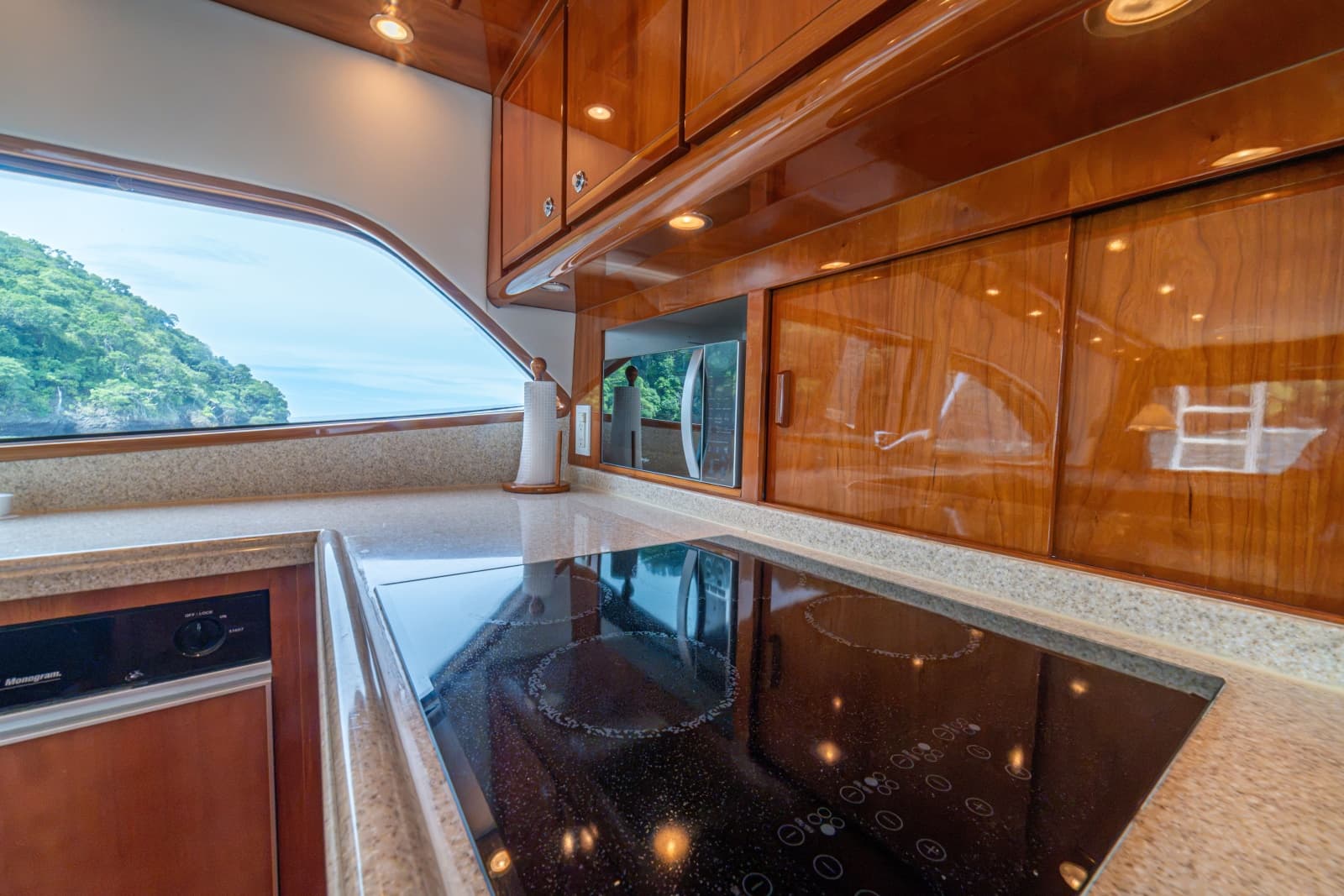2004 Bertram 570 Convertible