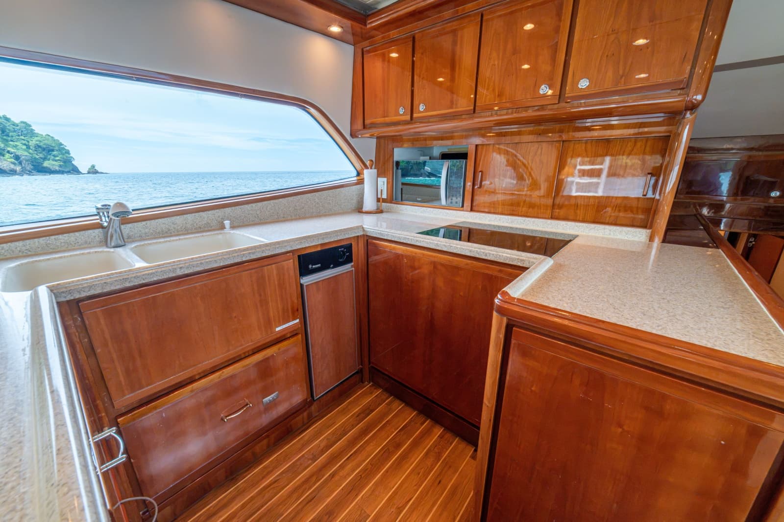 2004 Bertram 570 Convertible