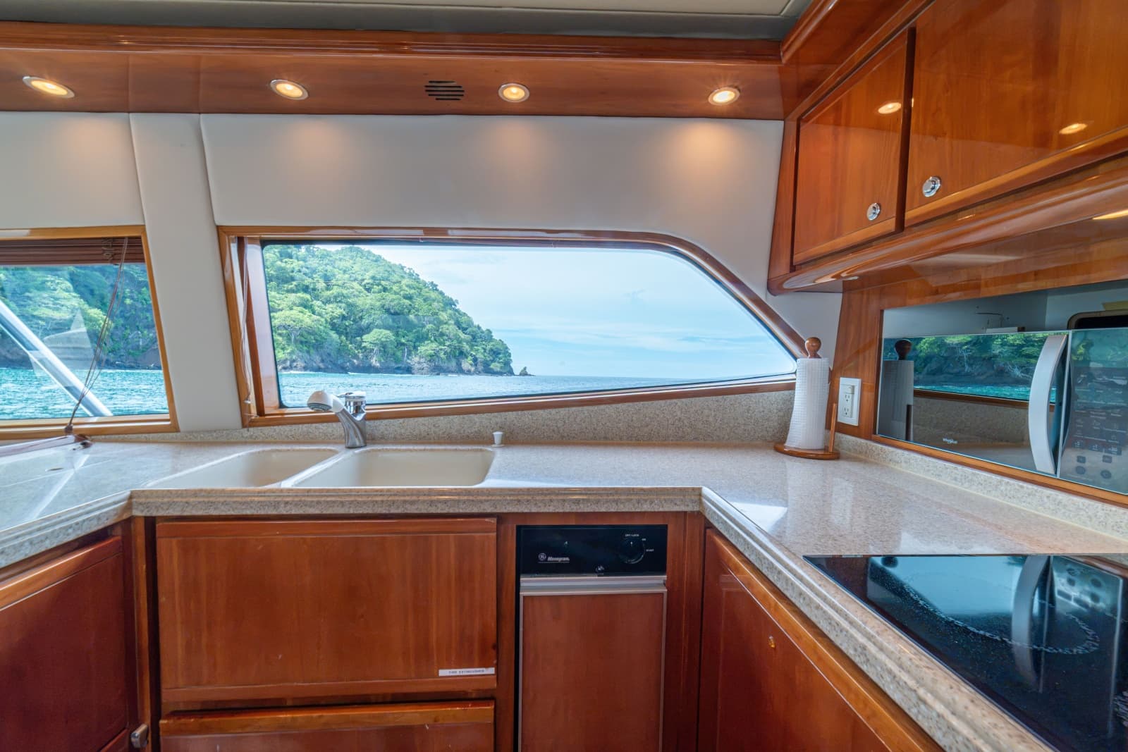 2004 Bertram 570 Convertible