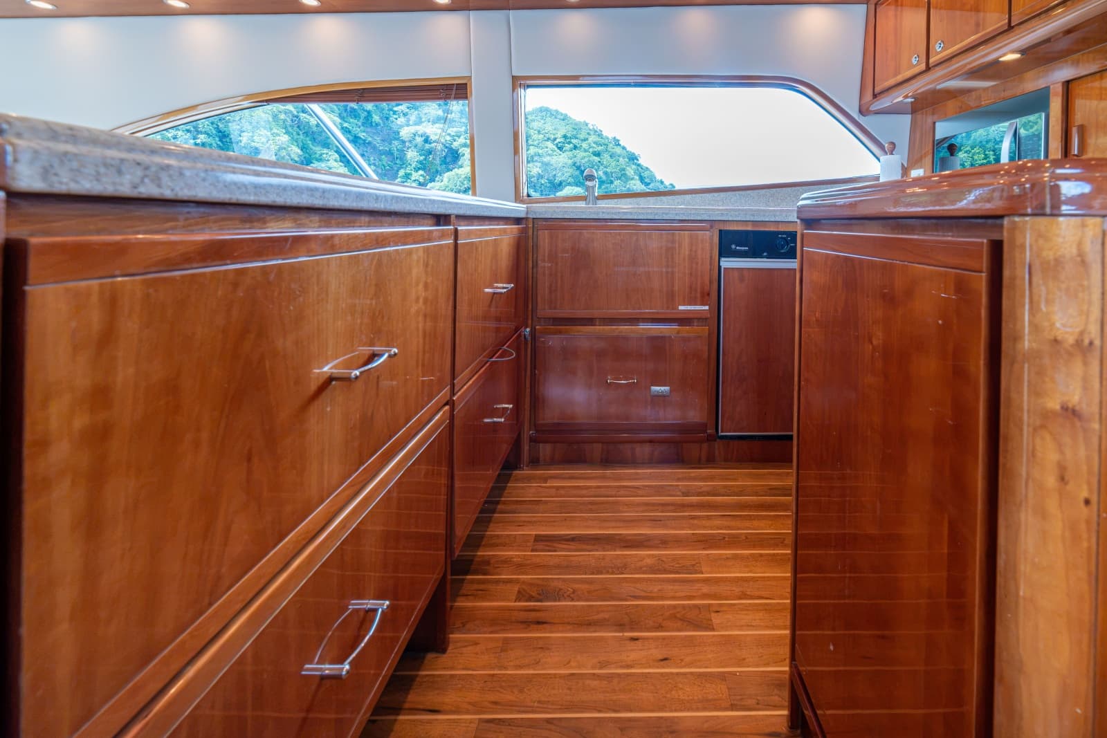 2004 Bertram 570 Convertible