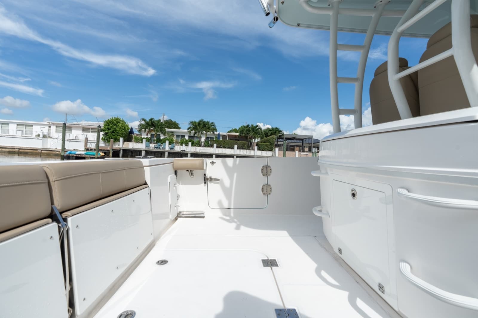 2020 Everglades 335 CC