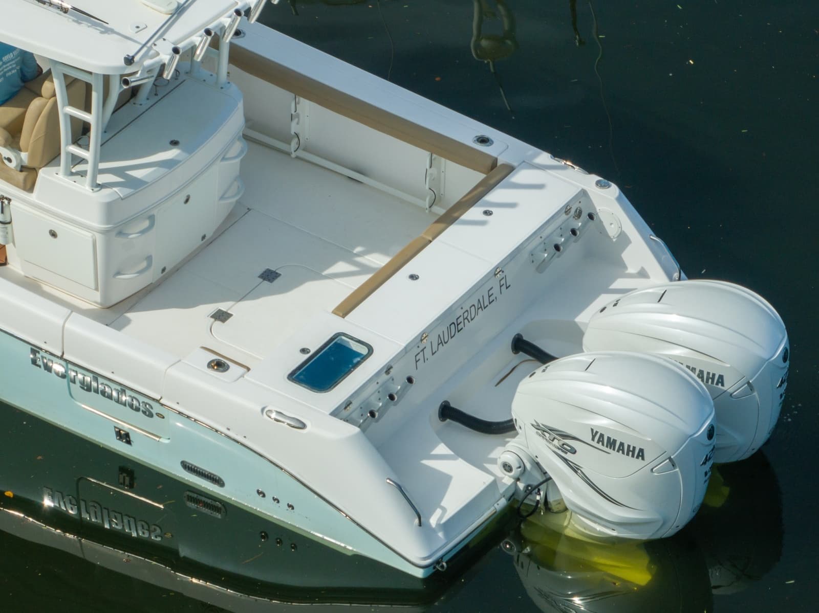 2020 Everglades 335 CC