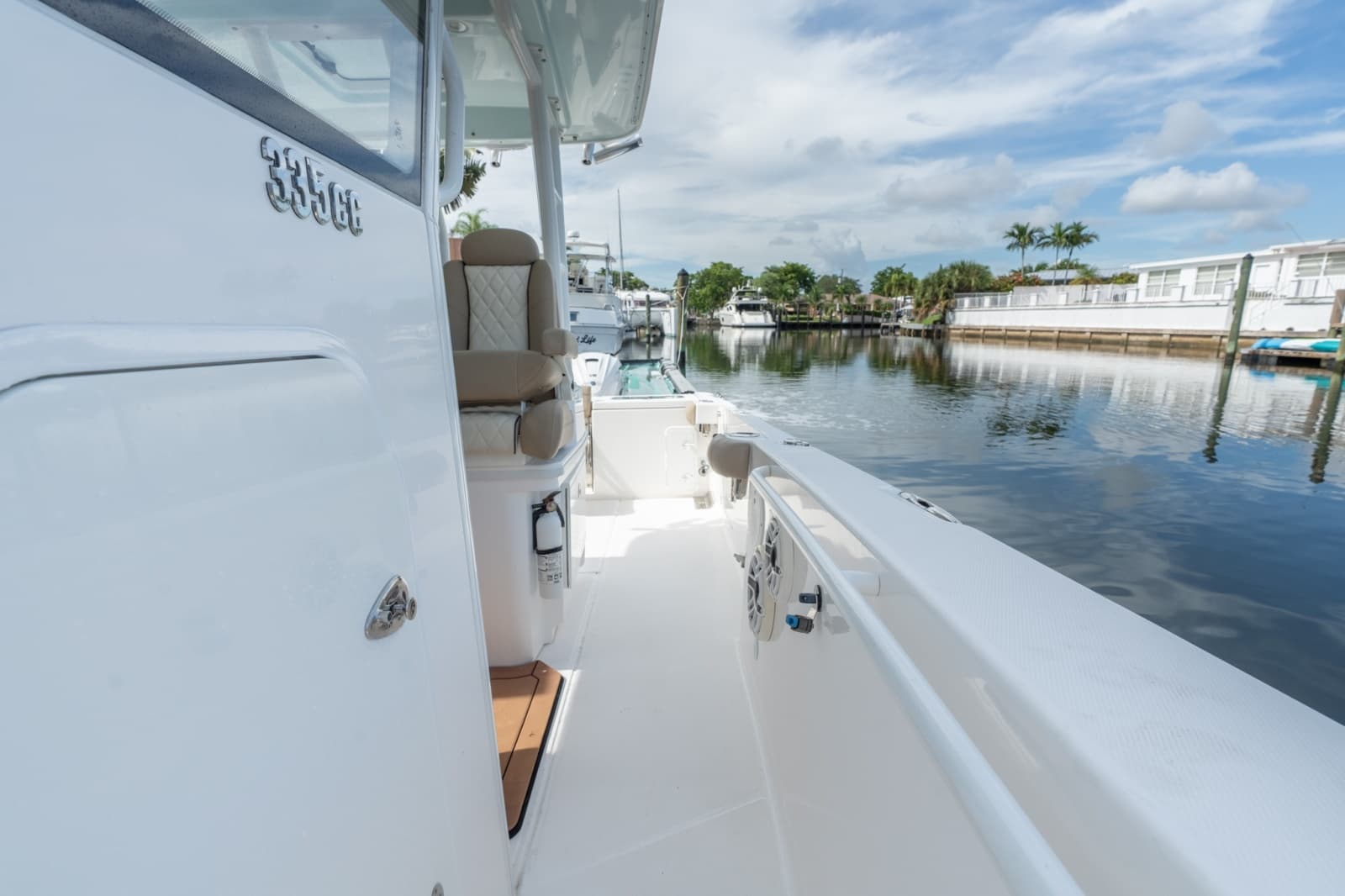 2020 Everglades 335 CC
