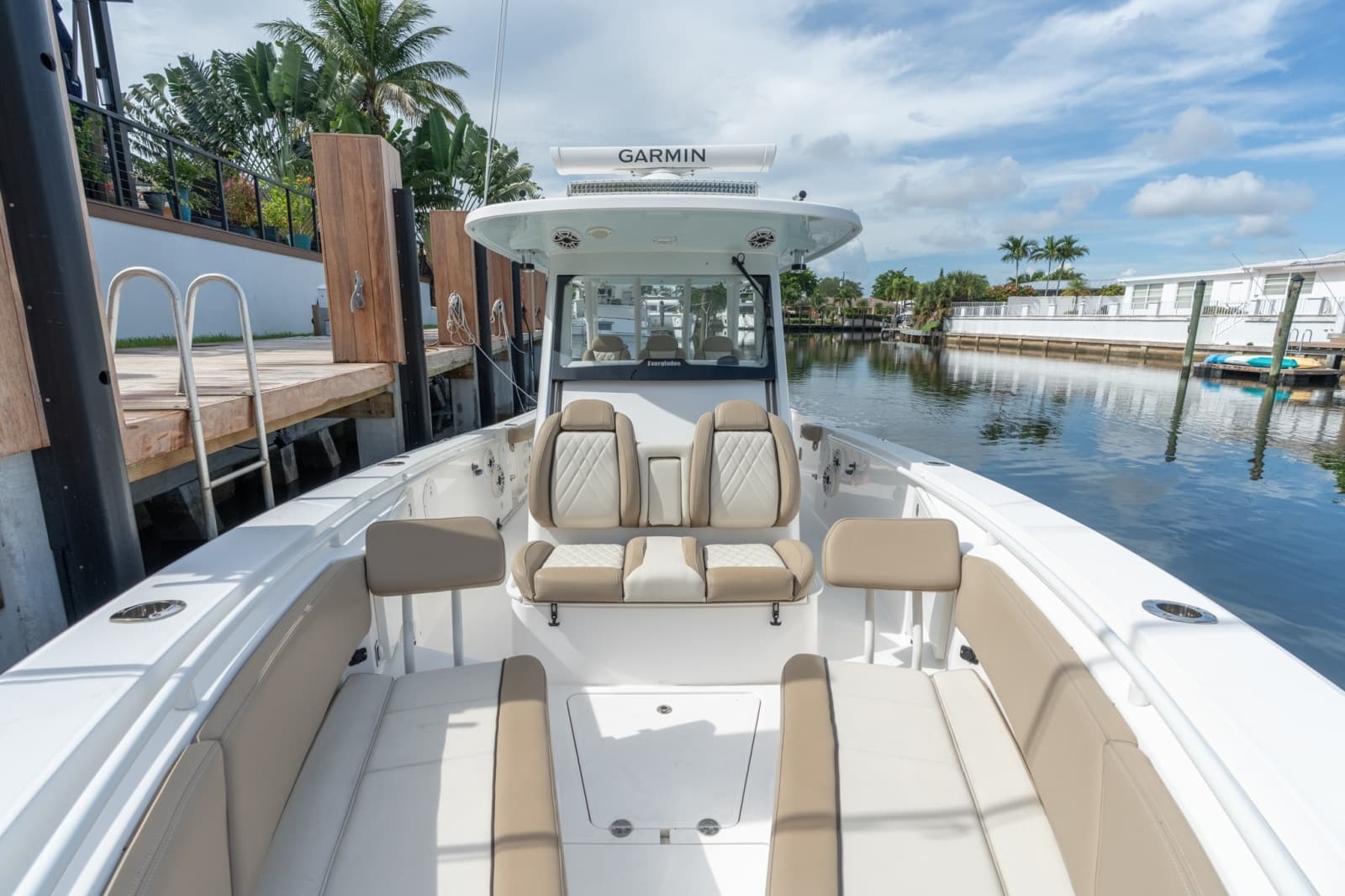 2020 Everglades 335 CC
