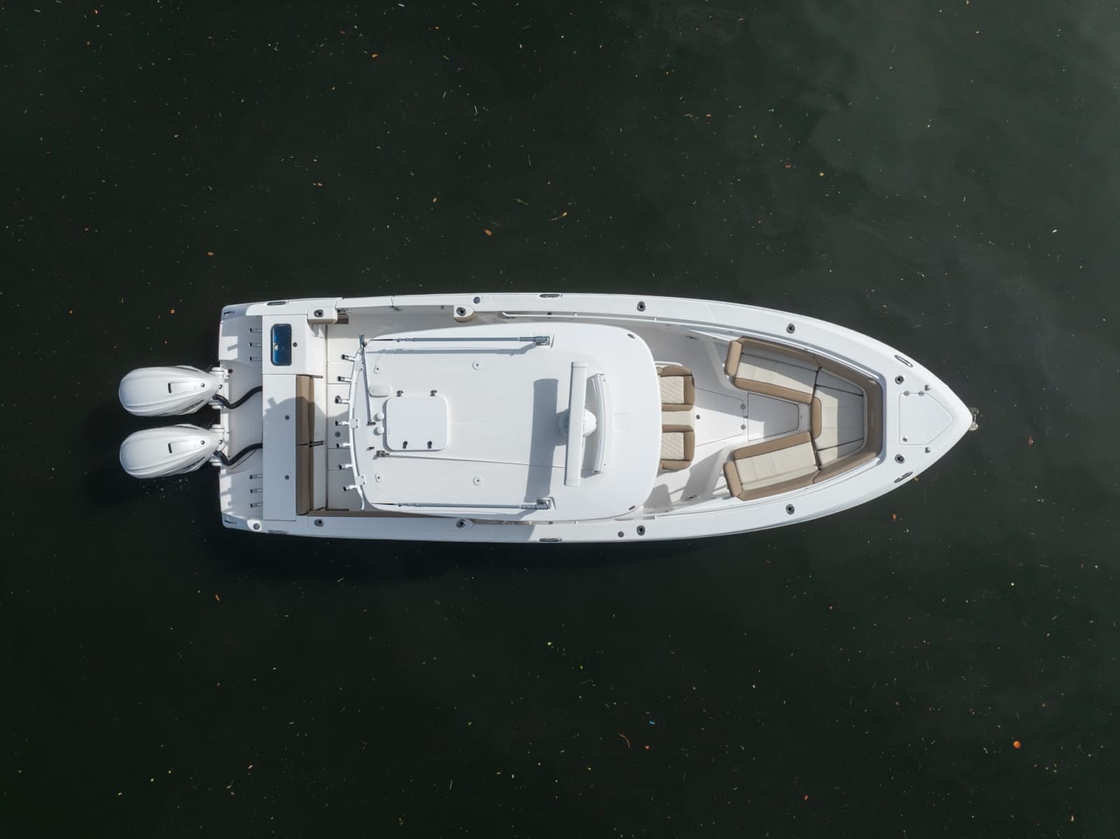 2020 Everglades 335 CC