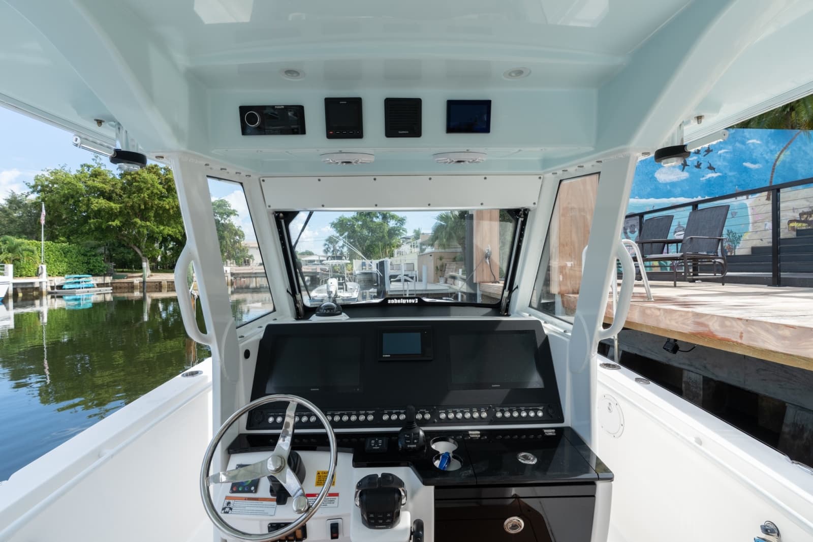 2020 Everglades 335 CC
