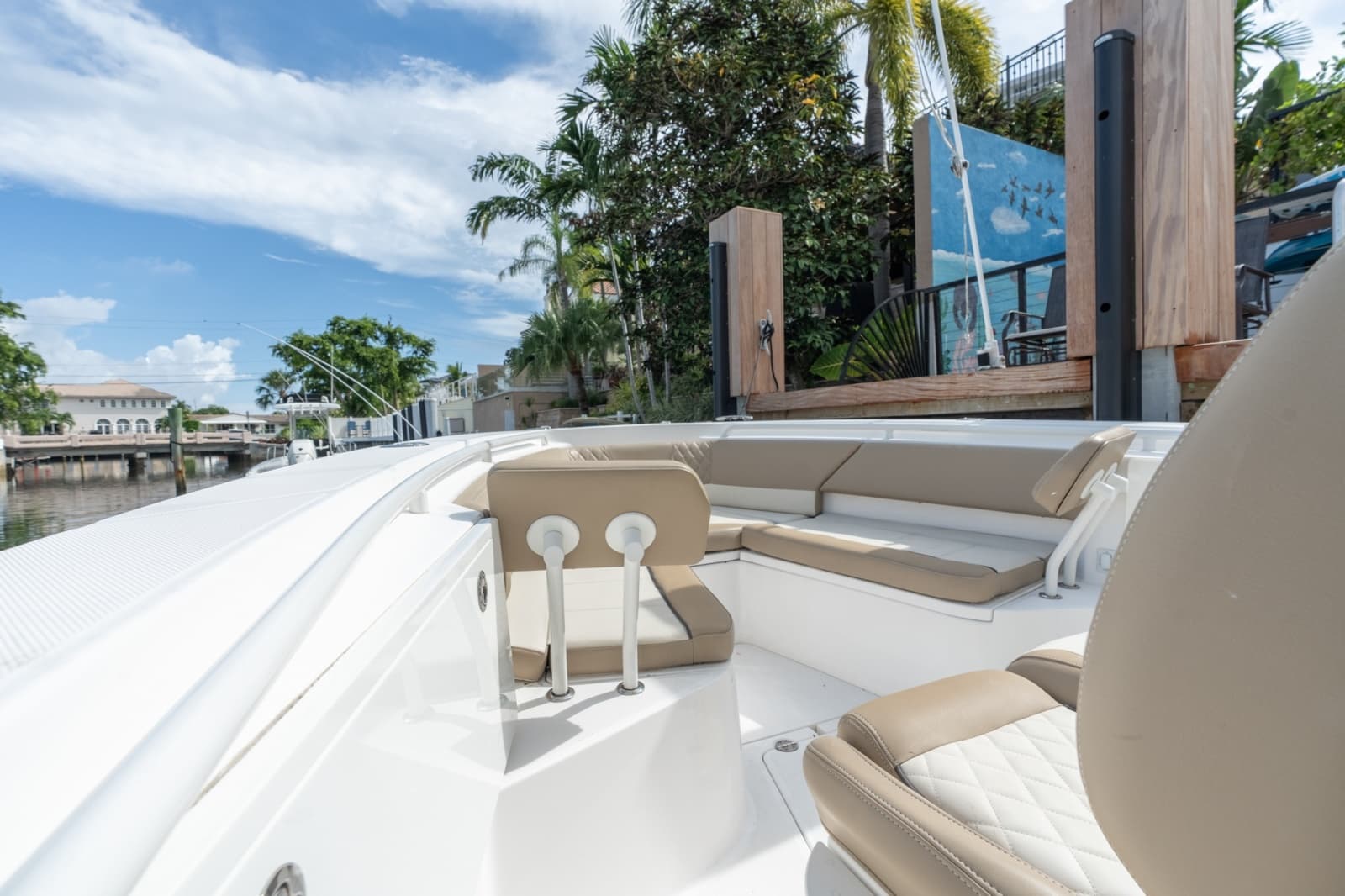 2020 Everglades 335 CC