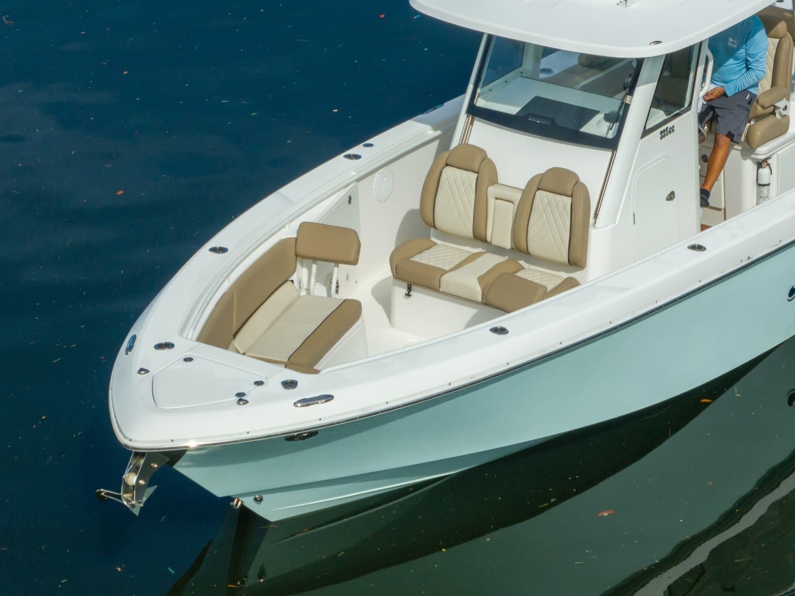 2020 Everglades 335 CC