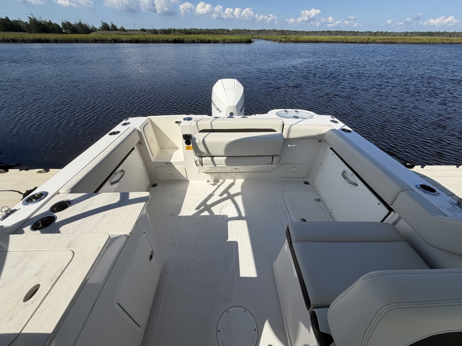 2023 Sailfish 245 DC