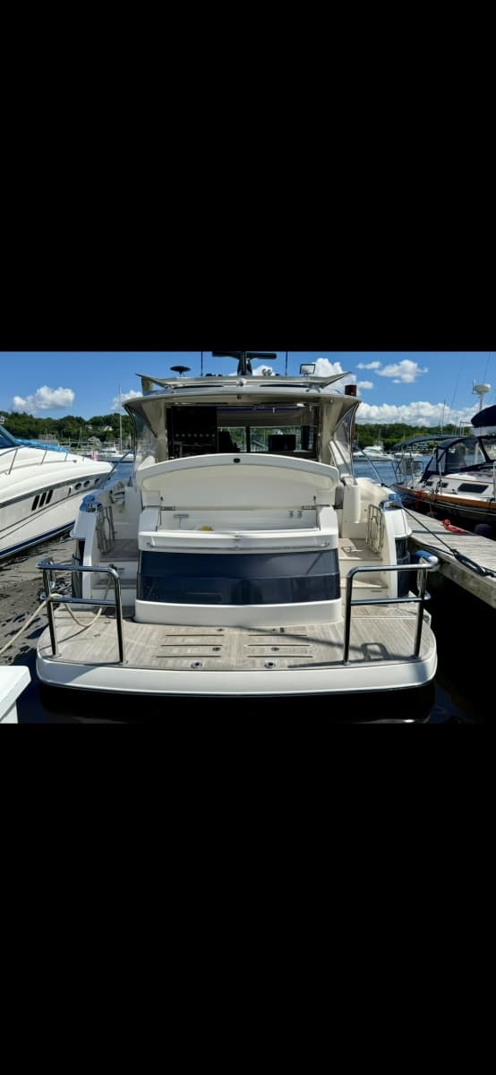 2020 Riviera 4800 Sport Yacht