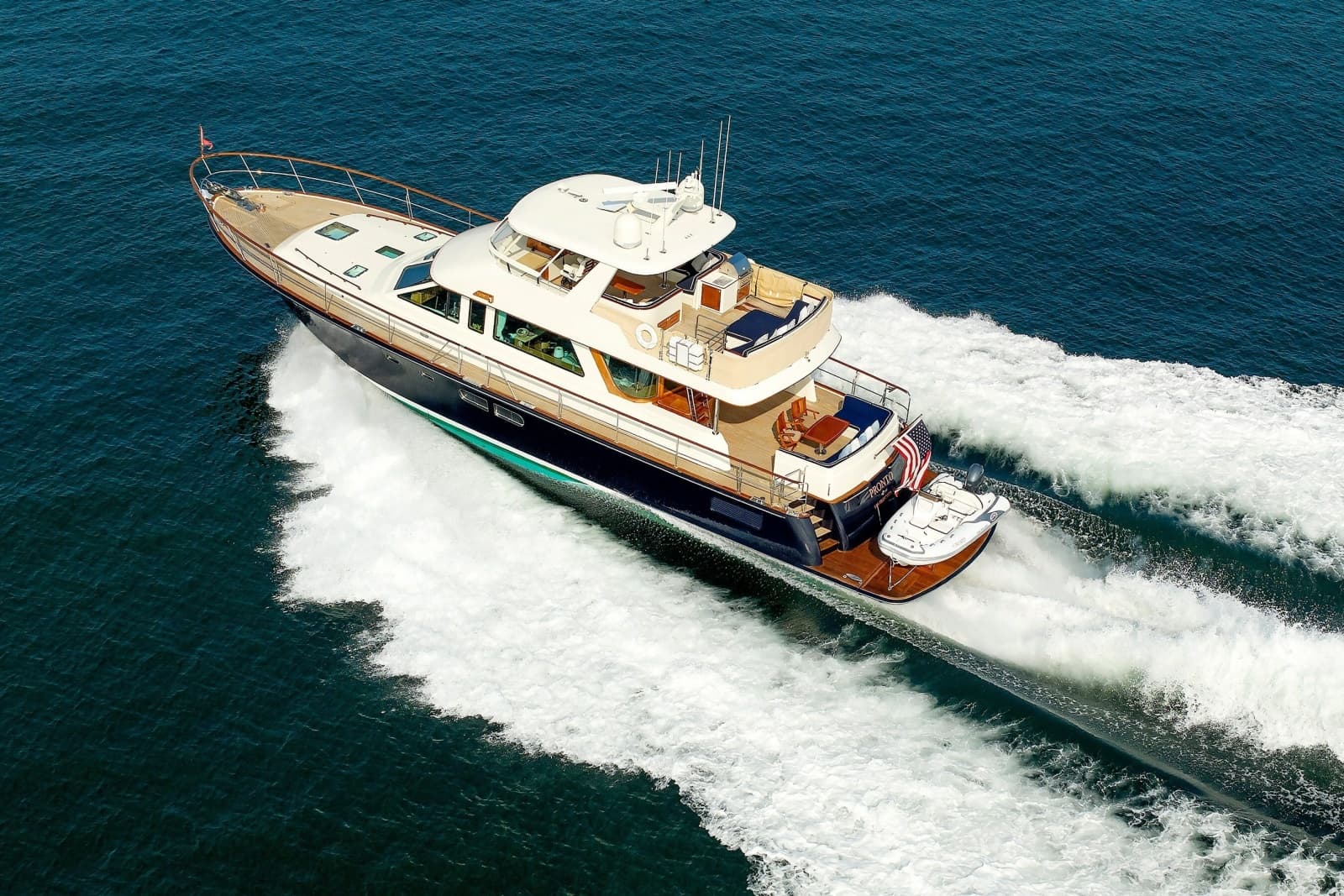 2016 Hunt Yachts 72 Flybridge