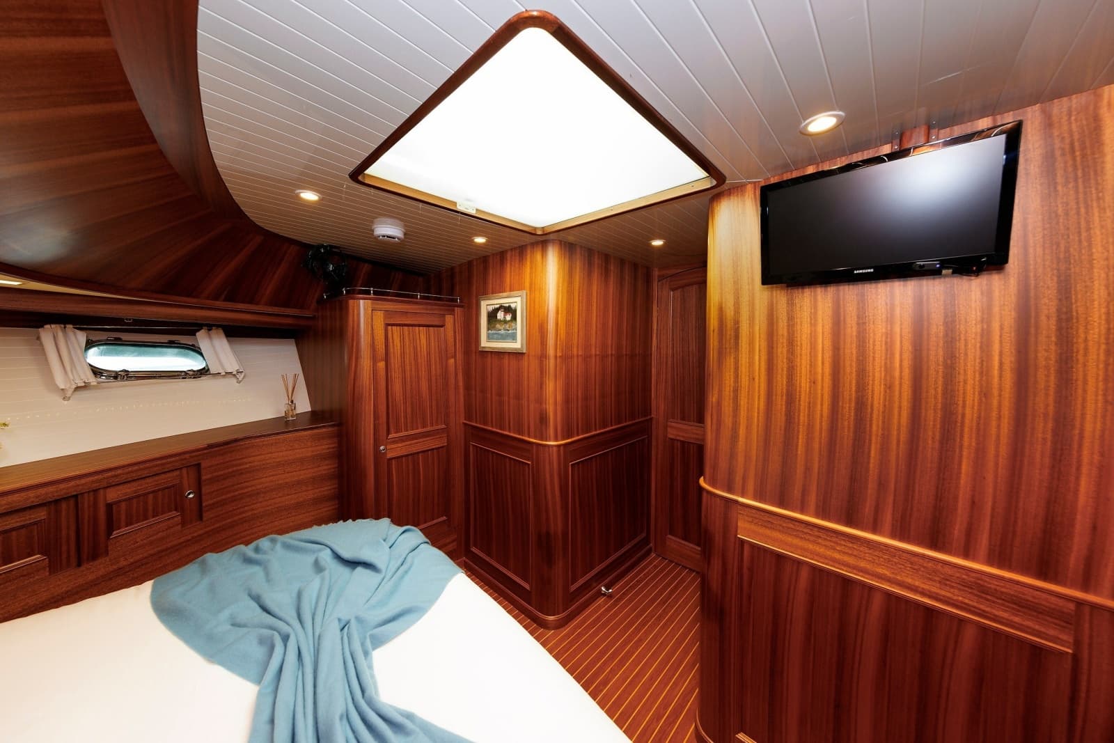 2016 Hunt Yachts 72 Flybridge