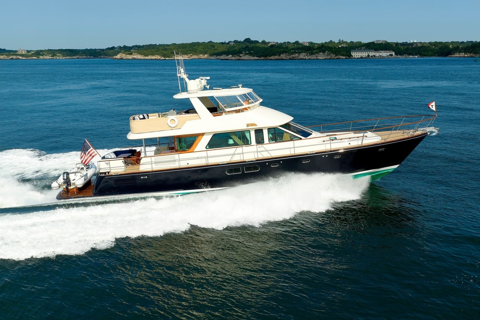 2016 Hunt Yachts 72 Flybridge