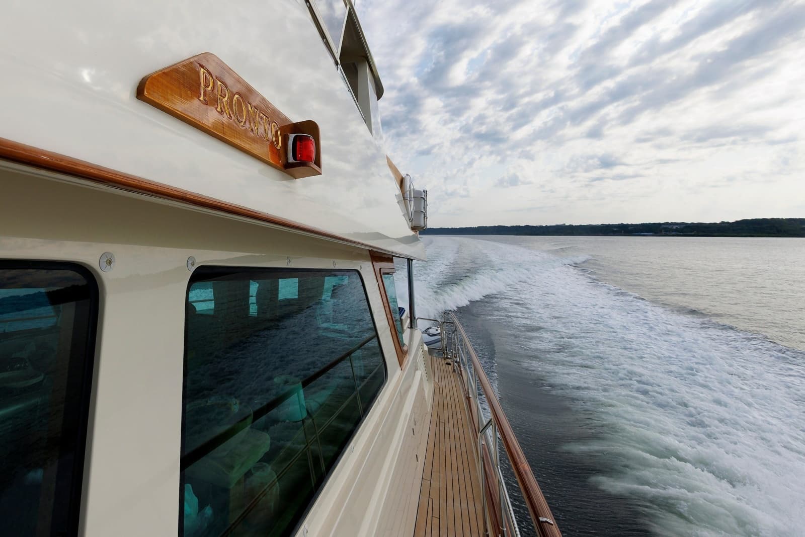 2016 Hunt Yachts 72 Flybridge