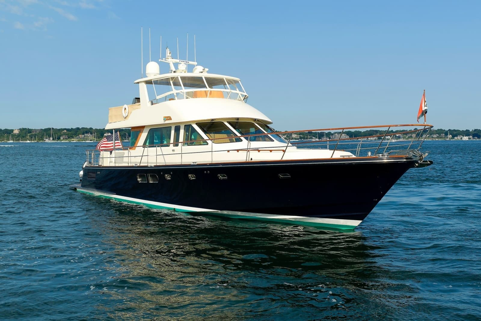 2016 Hunt Yachts 72 Flybridge