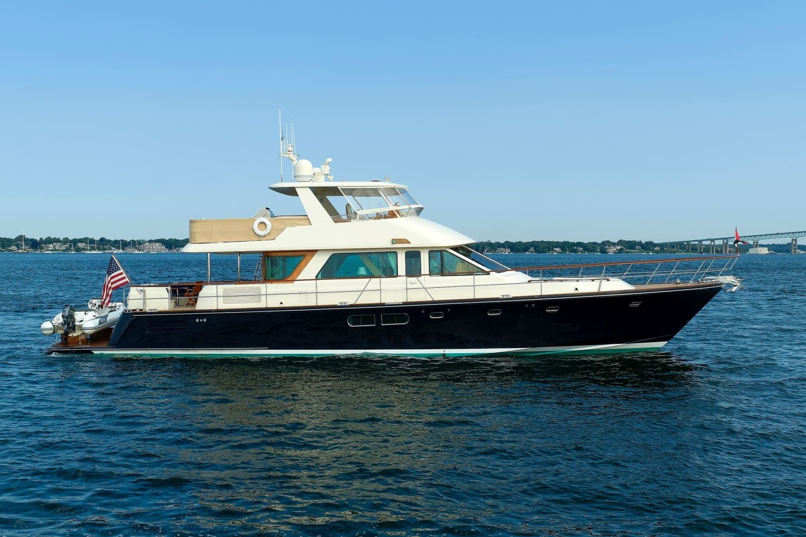 2016 Hunt Yachts 72 Flybridge