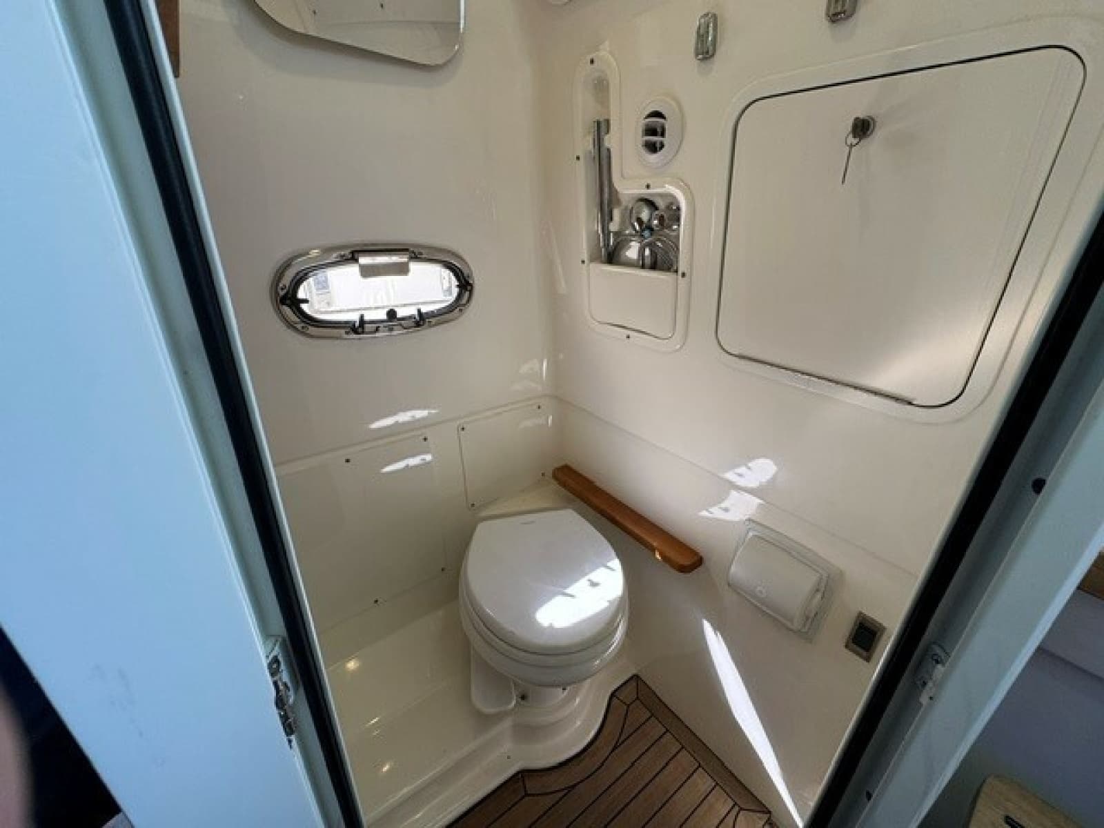 2021 Boston Whaler 380 Outrage