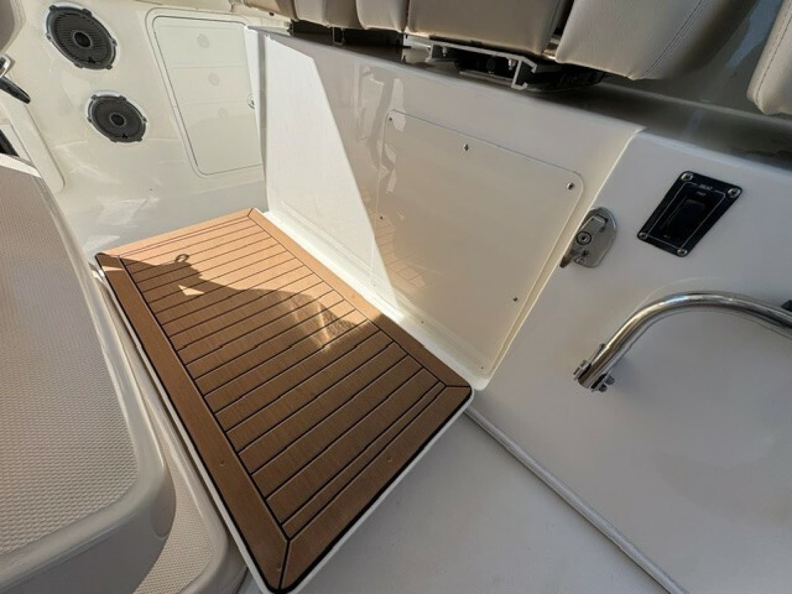 2021 Boston Whaler 380 Outrage