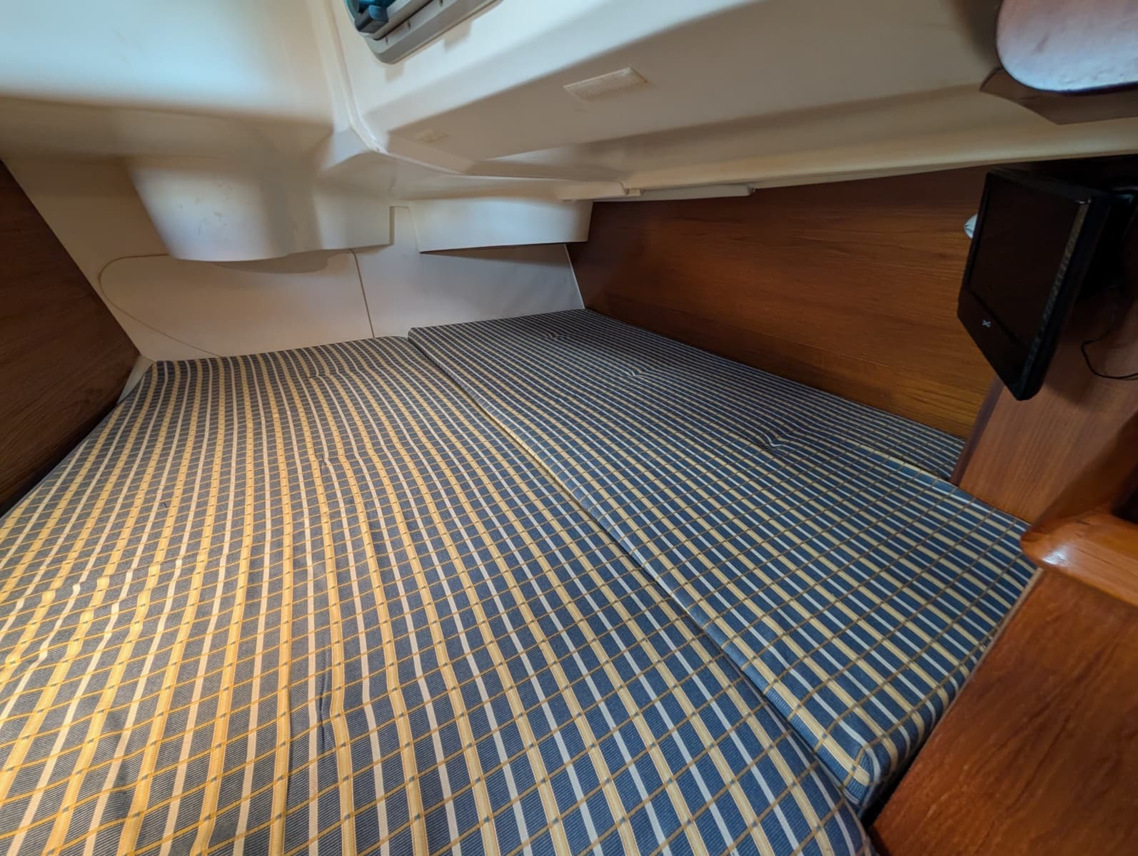 Very Large Aft Cabin