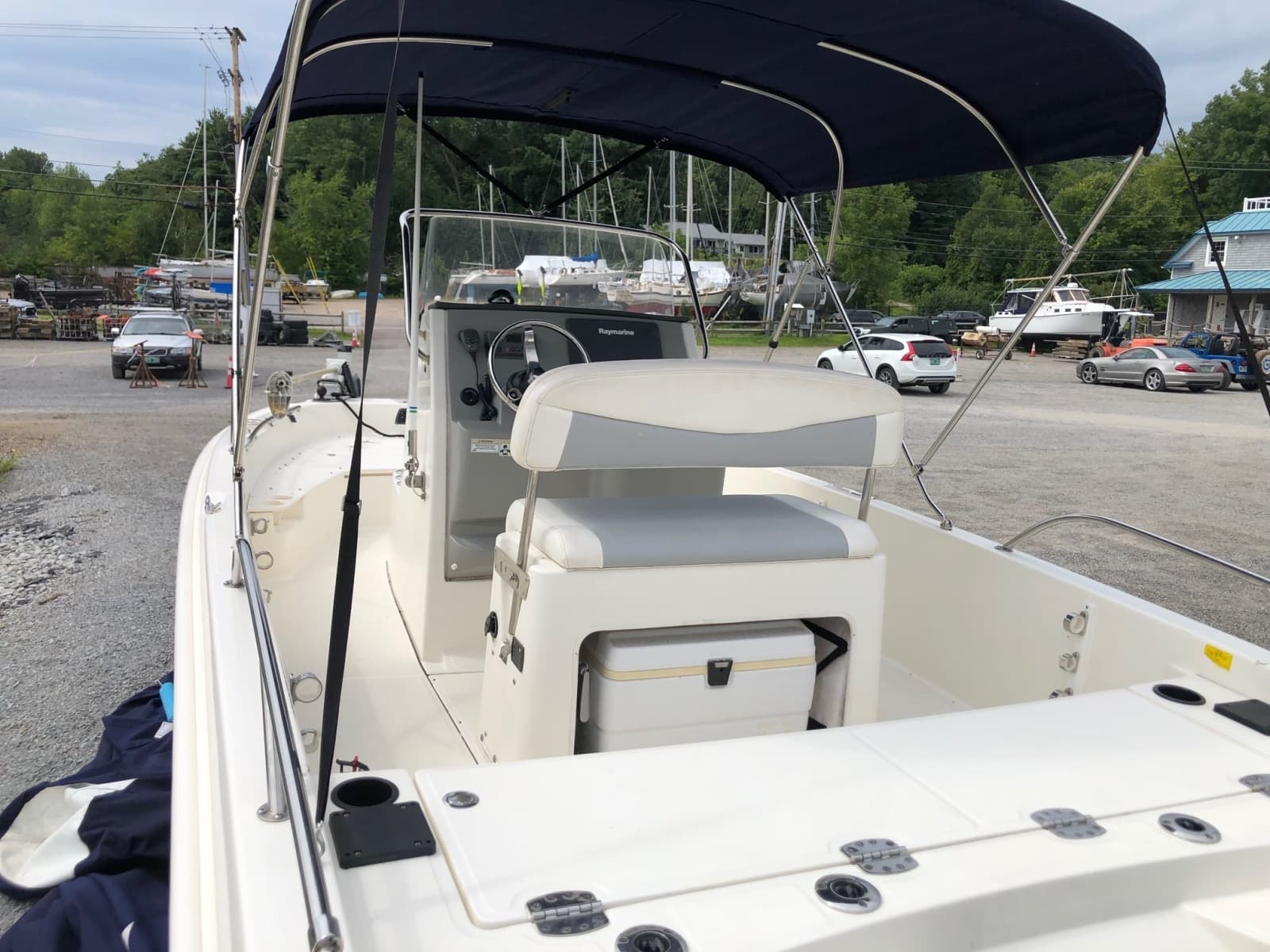 2015 Boston Whaler 210 Dauntless