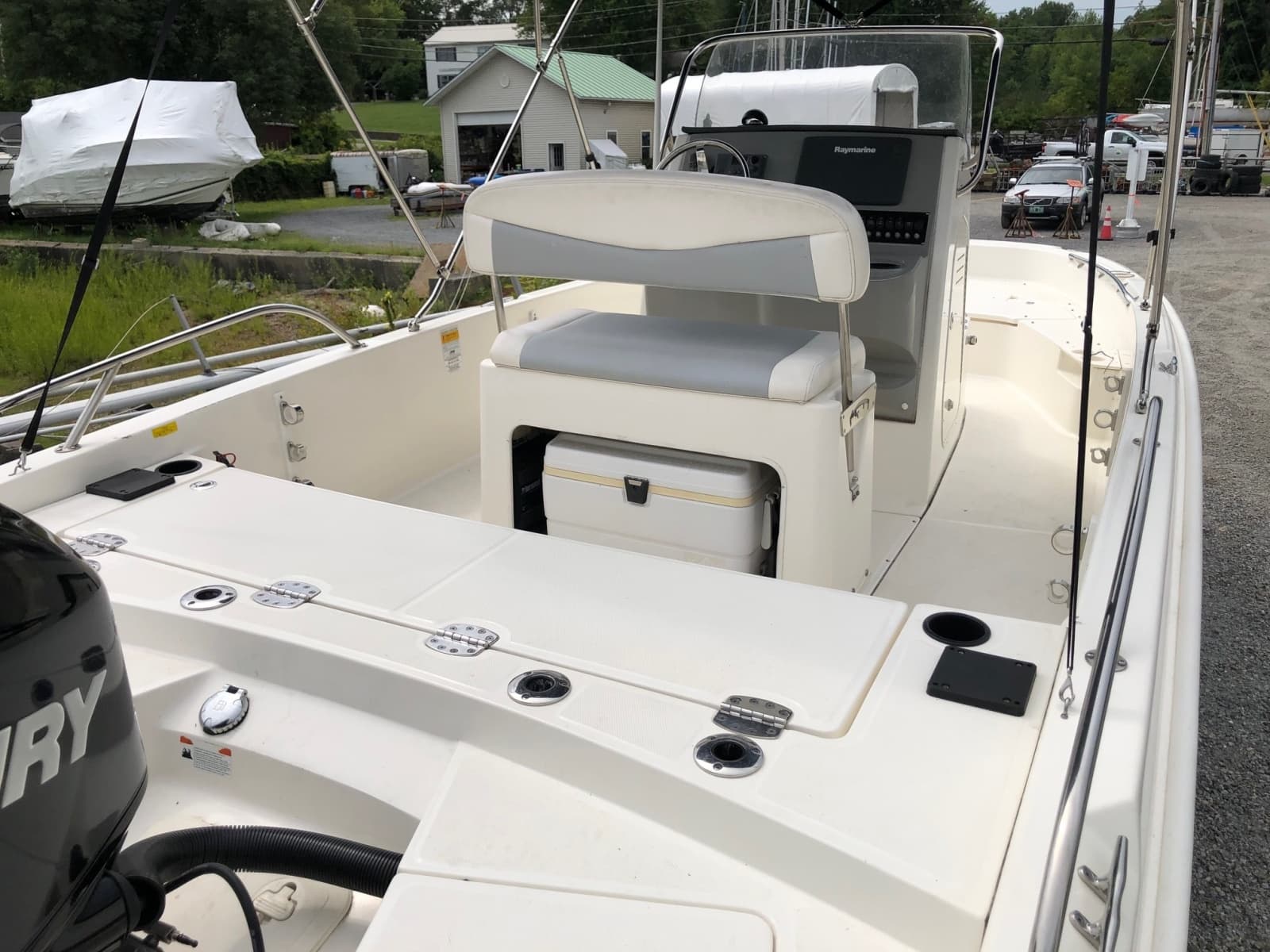 2015 Boston Whaler 210 Dauntless