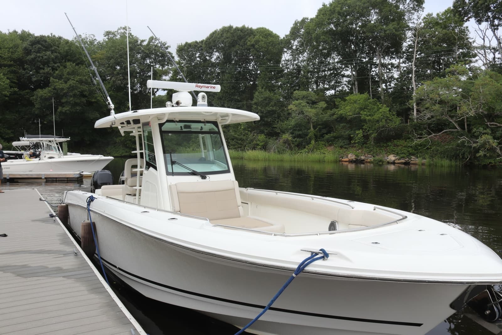 2017 Boston Whaler Outrage