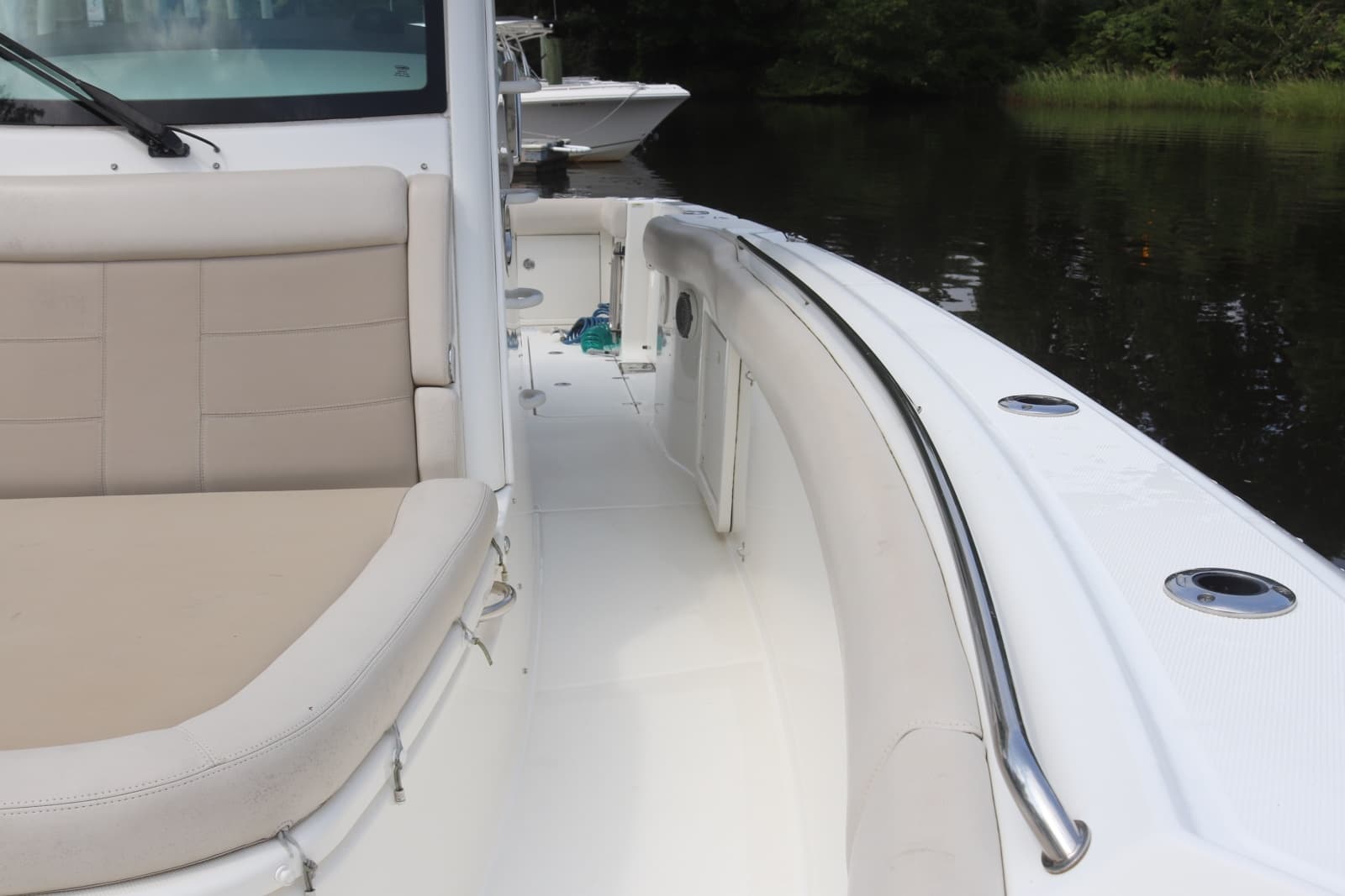 2017 Boston Whaler Outrage