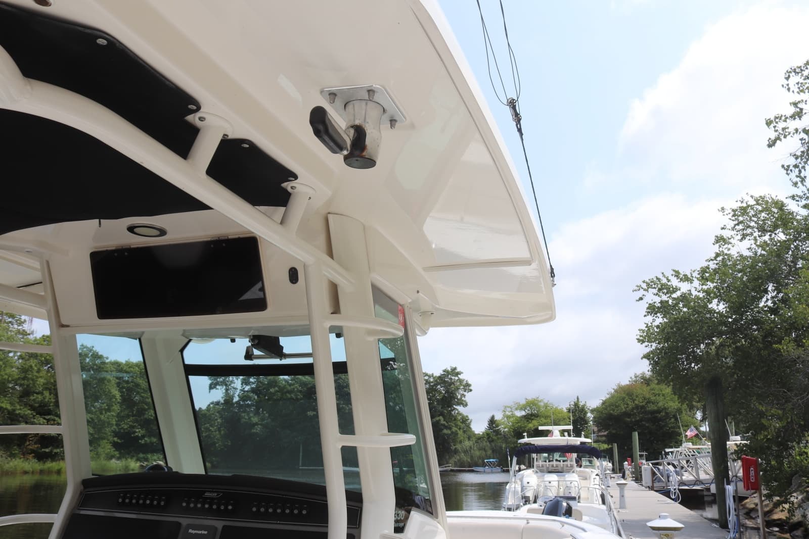 2017 Boston Whaler Outrage