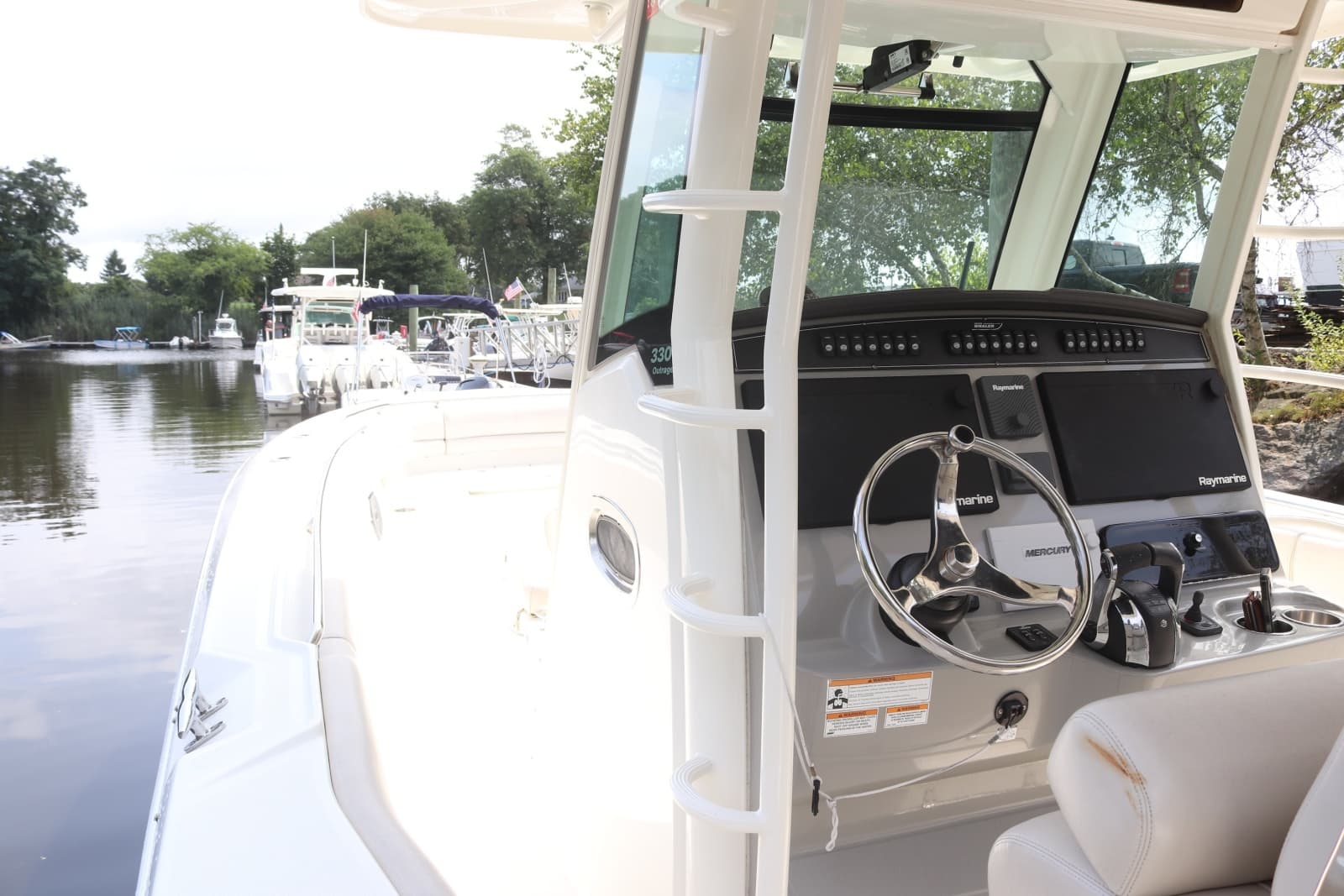 2017 Boston Whaler Outrage